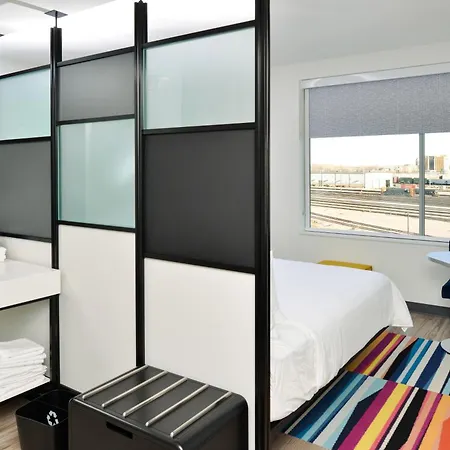 Aloft North Kansas City Hotel Exterior photo